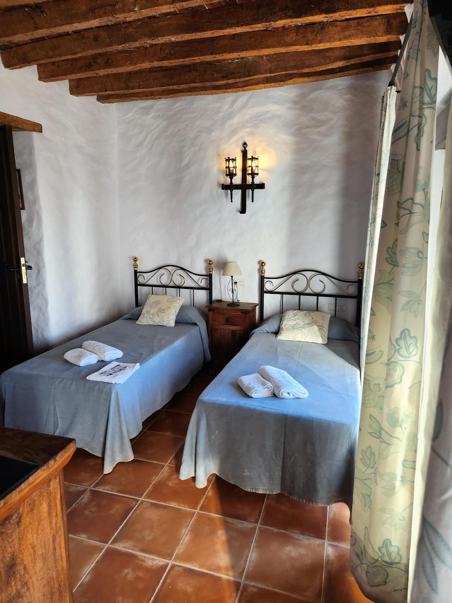Posada La Plaza Canillas de Albaida Luaran gambar